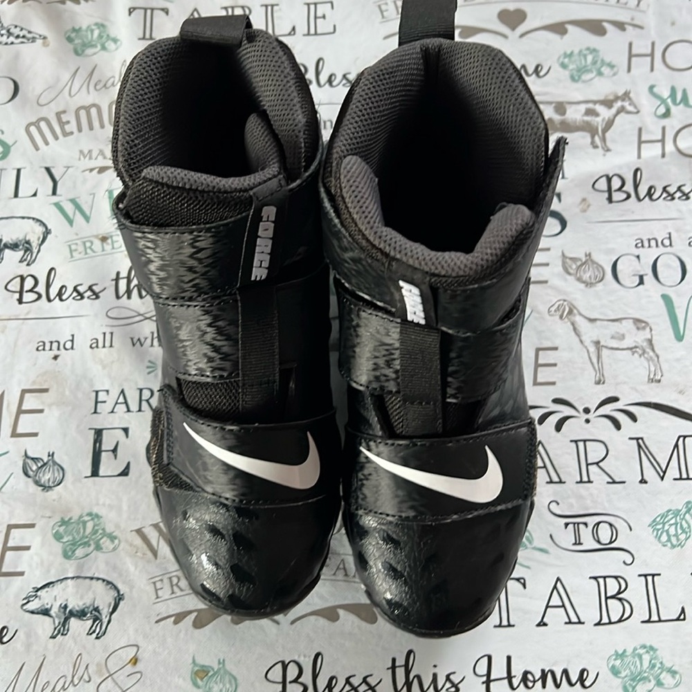 Football youth cleats